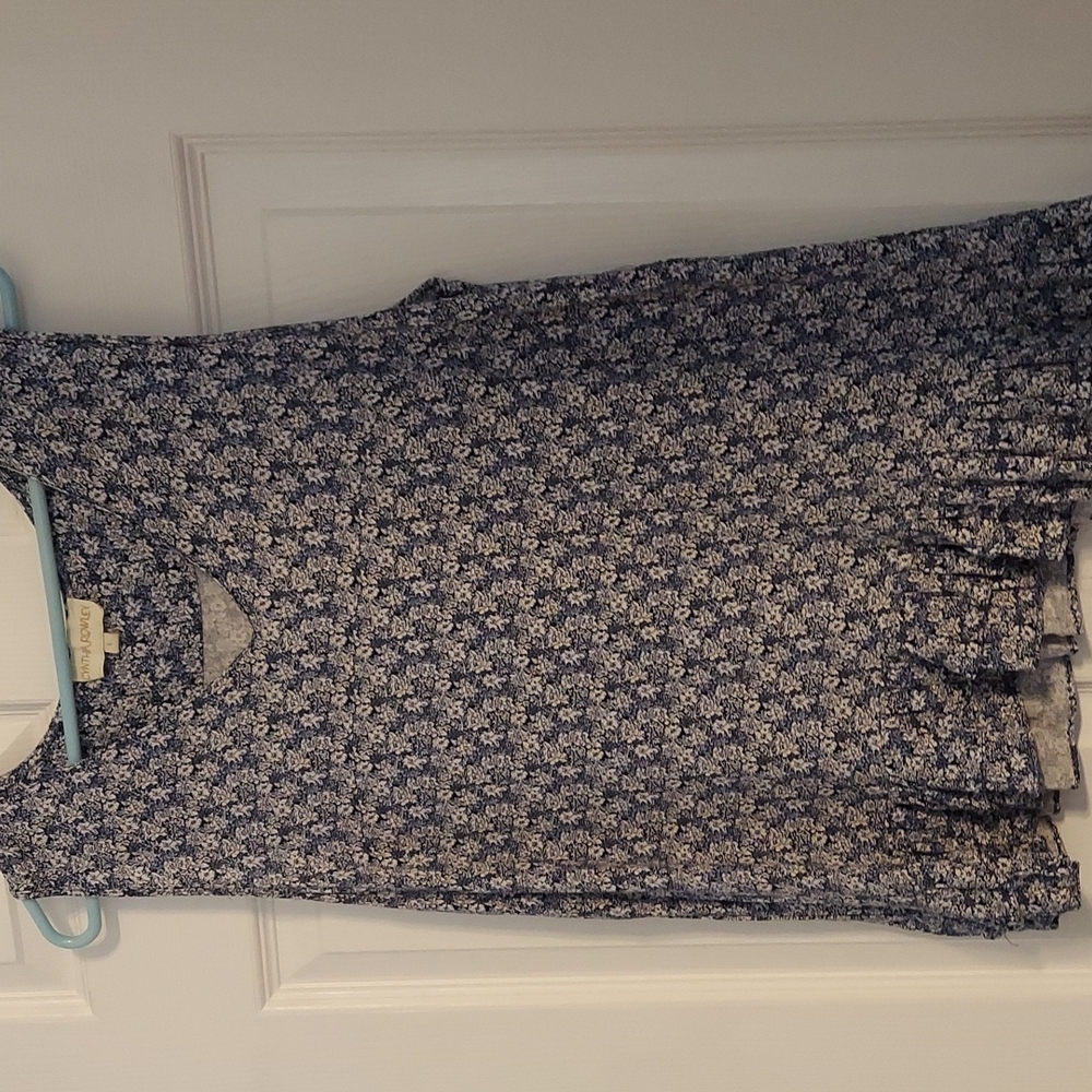 Blouse - sleeveless, ruffled bottom